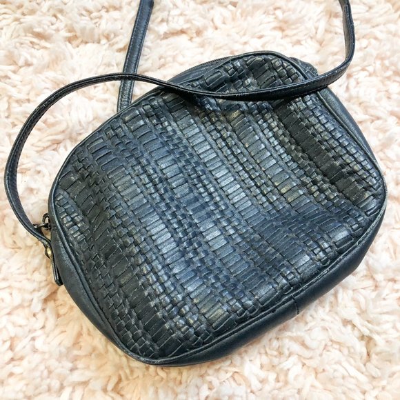 Vintage Faux Leather Black Woven Crossbody Purse - Picture 6 of 7